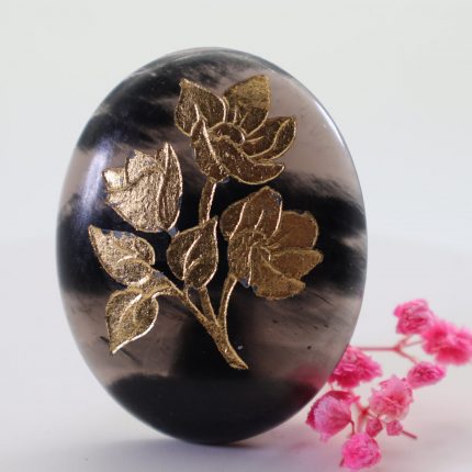 Lamellen Obsidian Edelstein mit Gravur, 24 Karat Blattgold, Blume