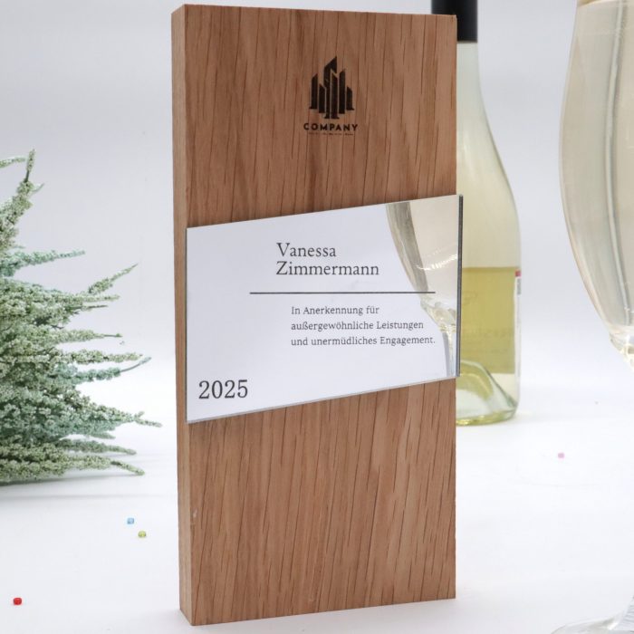 Coupe et trophée personnalisés, bois de chêne massif et plaque acrylique – Image 1