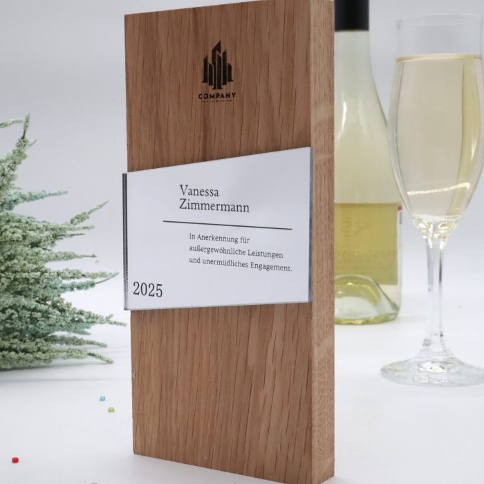 Coupe et trophée personnalisés, bois de chêne massif et plaque acrylique – Image 3