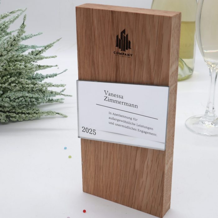 Coupe et trophée personnalisés, bois de chêne massif et plaque acrylique – Image 5