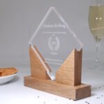 Modern acrylic award with wooden base - personalizable & high quality - Image 5