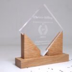 Modern acrylic award with wooden base - personalizable & high quality - Image 7