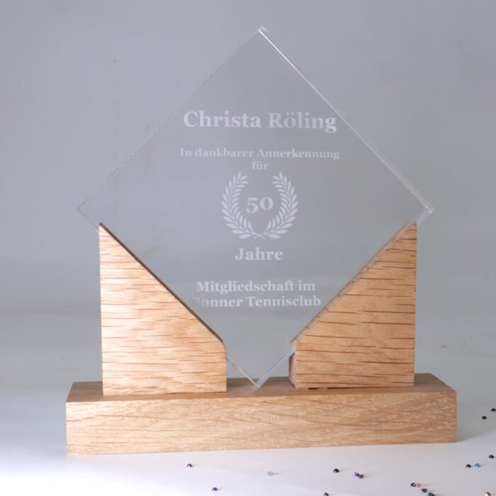 Modern acrylic award with wooden base - personalizable & high quality - Image 8
