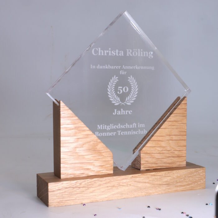 Modern acrylic award with wooden base - personalizable & high quality - Image 10