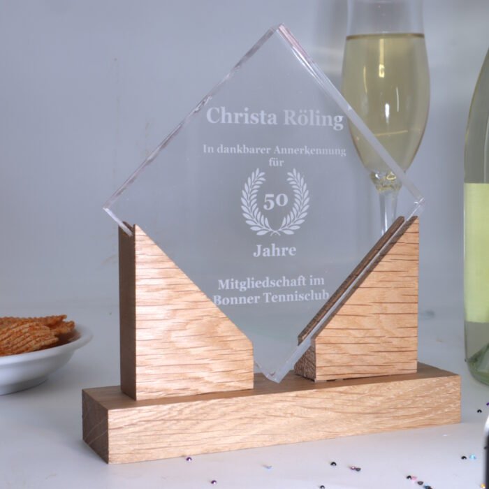 Modern acrylic award with wooden base - personalizable & high quality - Image 11
