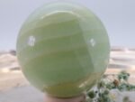 Große grüne gebänderte Calcit Edelsteinkugel, 64 mm – Bild 3