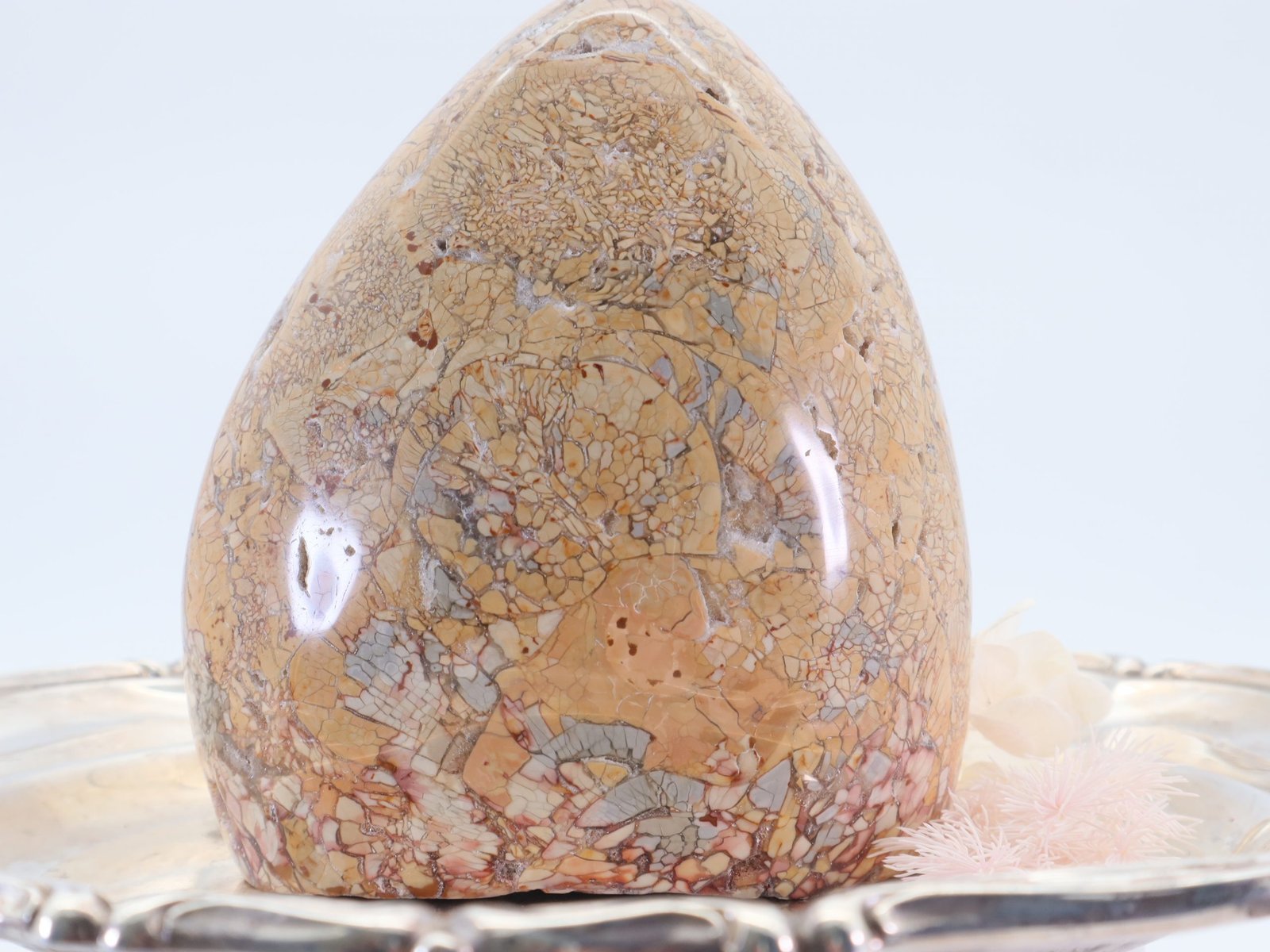 Brecciated-Freiform-1-1-scaled-1-1.jpg Große Brecciated Freiform aus Madagaskar, Skulptur 120 mm 1226 g – Bild 1