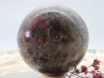 Große Rote Cordierit Edelsteinkugel, seltenes Fundstück, schöne Struktur, 83 mm – Bild 9
