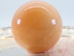 Große Orangen Calcit Edelsteinkugel, 62 mm – Bild 3