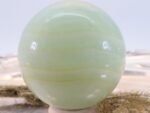 Große grüne gebänderte Calcit Edelsteinkugel, 61 mm – Bild 3