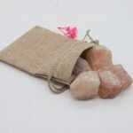 Himalaya Berg Salzkristalle im Jute Säckchen als persönliches Geschenk