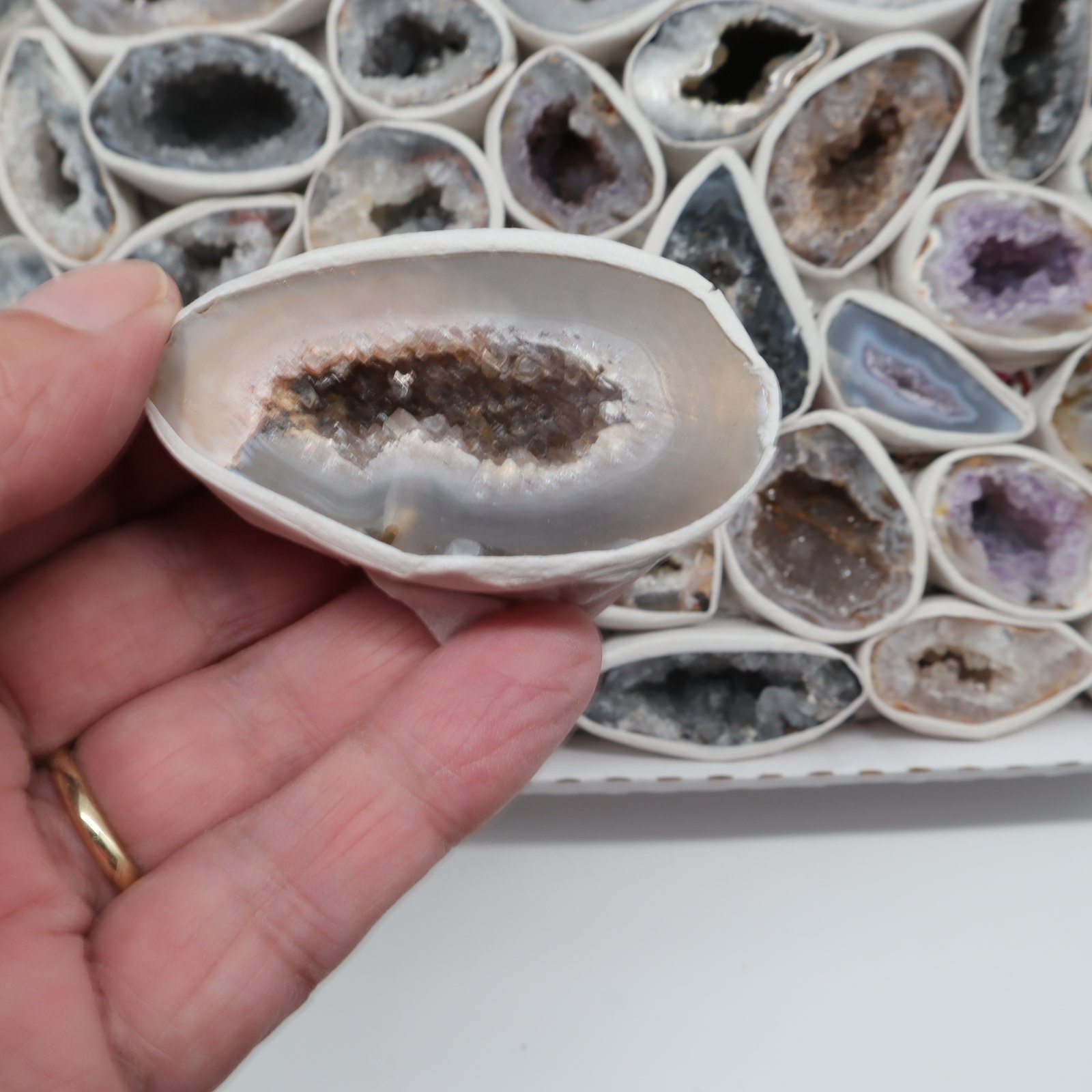 IMG-4-1.jpg Achat Drusen GEODE, Rohstein, Stufe auf Matrix, Mineralien Kristall Cluster, Chakra Edelstein Cluster, Reiki, Drusen, Natürlich – Bild 1