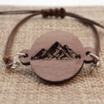 Personalisiertes Armband Zugspitze aus Holz, Rheintal – Bild 4