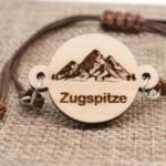Personalisiertes Armband Zugspitze aus Holz, Rheintal – Bild 5