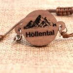 Personalisiertes Armband Zugspitze aus Holz, Rheintal – Bild 2