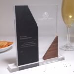 Personalisierter Award und Trophäe, Acrylglas und Holz
