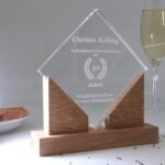Moderner Acryl Award mit Holzsockel – personalisierbar & hochwertig – Bild 3