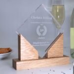 Moderner Acryl Award mit Holzsockel – personalisierbar & hochwertig – Bild 10