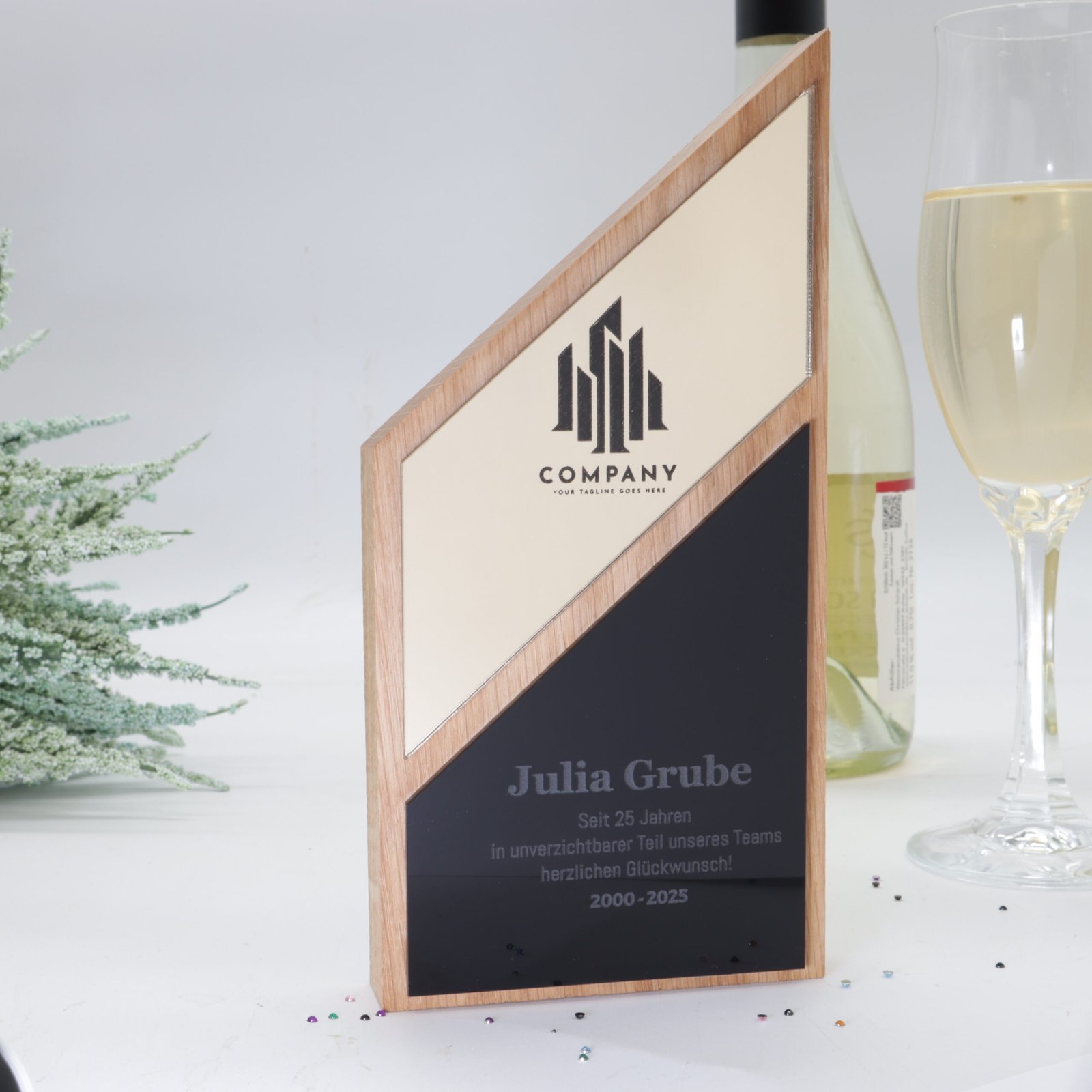 IMG_0505-scaled-2.jpg Personalisierte Trophäe aus Eichenholz mit Spiegel Acryl – Bild 1
