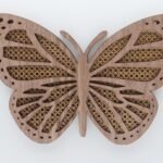 Schmetterling aus Nussbaum Holz mit Rattan Muster | Boho Schmetterling