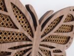 Schmetterling aus Nussbaum Holz mit Rattan Muster | Boho Schmetterling – Bild 5
