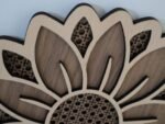 SONNENBLUME mit RATTAN Muster aus Nussbaum und Buche Sperrholz – Bild 4
