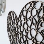 Wanddeko, Wandschild Herz aus Holz mit Ornament Blumen Muster – Bild 4