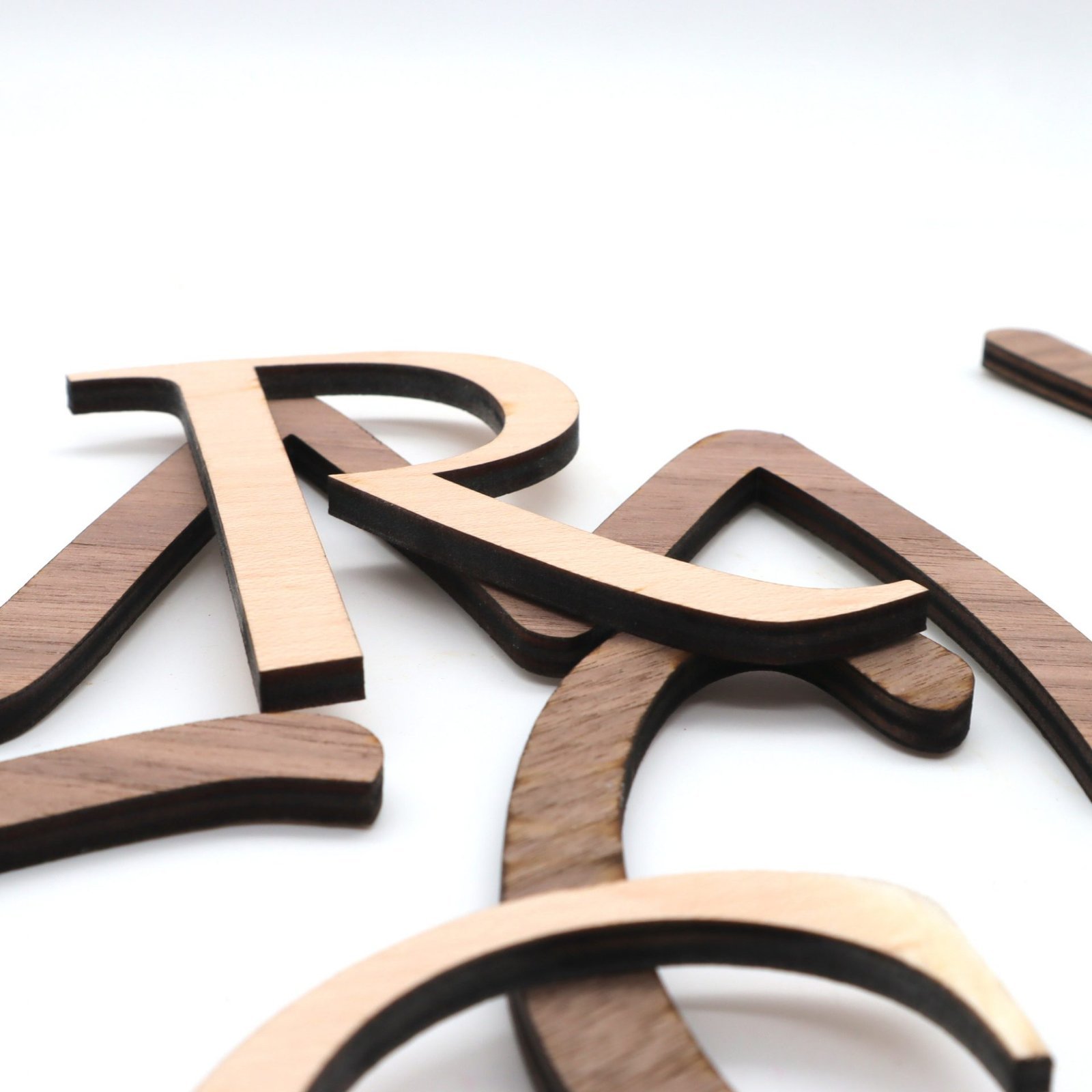 IMG_4476-1.jpg HOLZ BUCHSTABEN AHORN / NUSSBAUM, natürliche Holzbuchstaben, Personalisierter Schriftzug – Bild 1