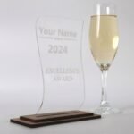 Moderne edle Trophäe Award, eigener Text oder Logo, Orden Medaille aus Nussbaum und Acryl - Personalisierter Pokal – Bild 2