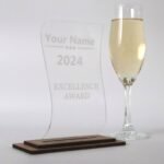 Moderne edle Trophäe Award, eigener Text oder Logo, Orden Medaille aus Nussbaum und Acryl - Personalisierter Pokal – Bild 3