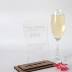 Moderne edle Trophäe Award, eigener Text oder Logo, Orden Medaille aus Nussbaum und Acryl - Personalisierter Pokal