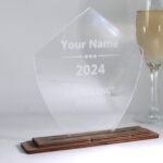 Moderne edle Trophäe Award, eigener Text oder Logo, Orden Medaille aus Nussbaum und Acryl - Personalisierter Pokal - Auszeichnung – Bild 2