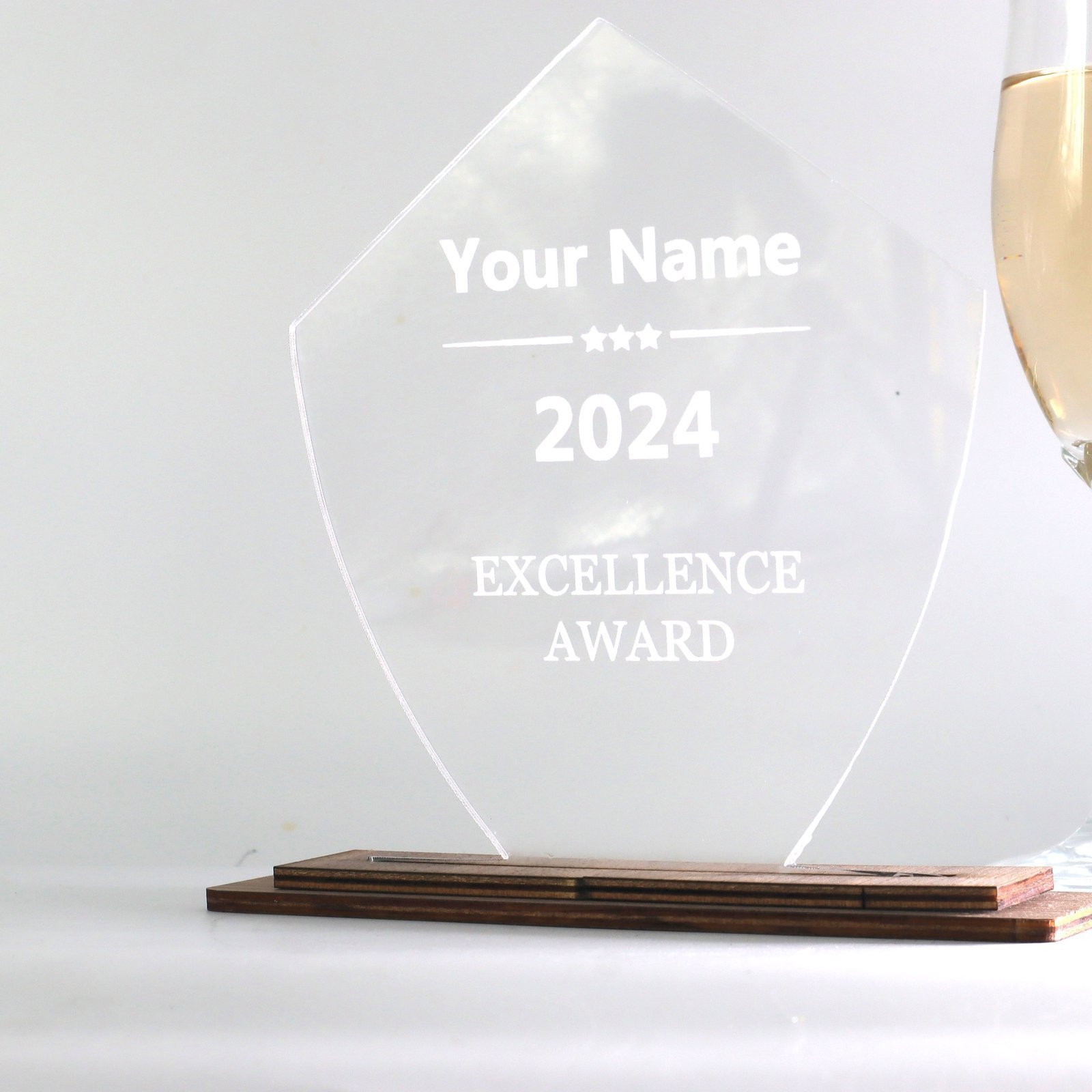 Moderne edle Trophäe Award, eigener Text oder Logo, Orden Medaille aus Nussbaum und Acryl - Personalisierter Pokal - Auszeichnung