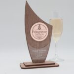 Moderne edle Sport Trophäe, eigener Text Logo, Nussbaum und Acryl - Personalisierte Gravur - Pokal - Auszeichnung - Elegante Ehrungen – Bild 3