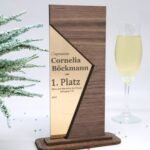 Personalisierte Trophäe aus Nussbaumholz mit Spiegel‑Acryl – Gravur, Logo oder Text – Moderner Pokal & Medaille – Elegante Auszeichnung