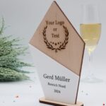 Moderne edle Sport Trophäe, eigener Text Logo, Nussbaum und Acryl - Personalisierte Gravur - Pokal - Auszeichnung - Elegante Ehrungen – Bild 5
