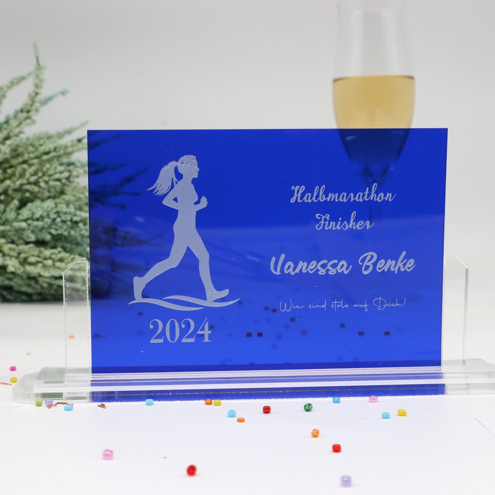 IMG_8032-scaled-1.jpg Moderne edle Sport Trophäe, eigener Text Logo, farbiges und klarem Acryl - Personalisierte Gravur - Pokal – Bild 1