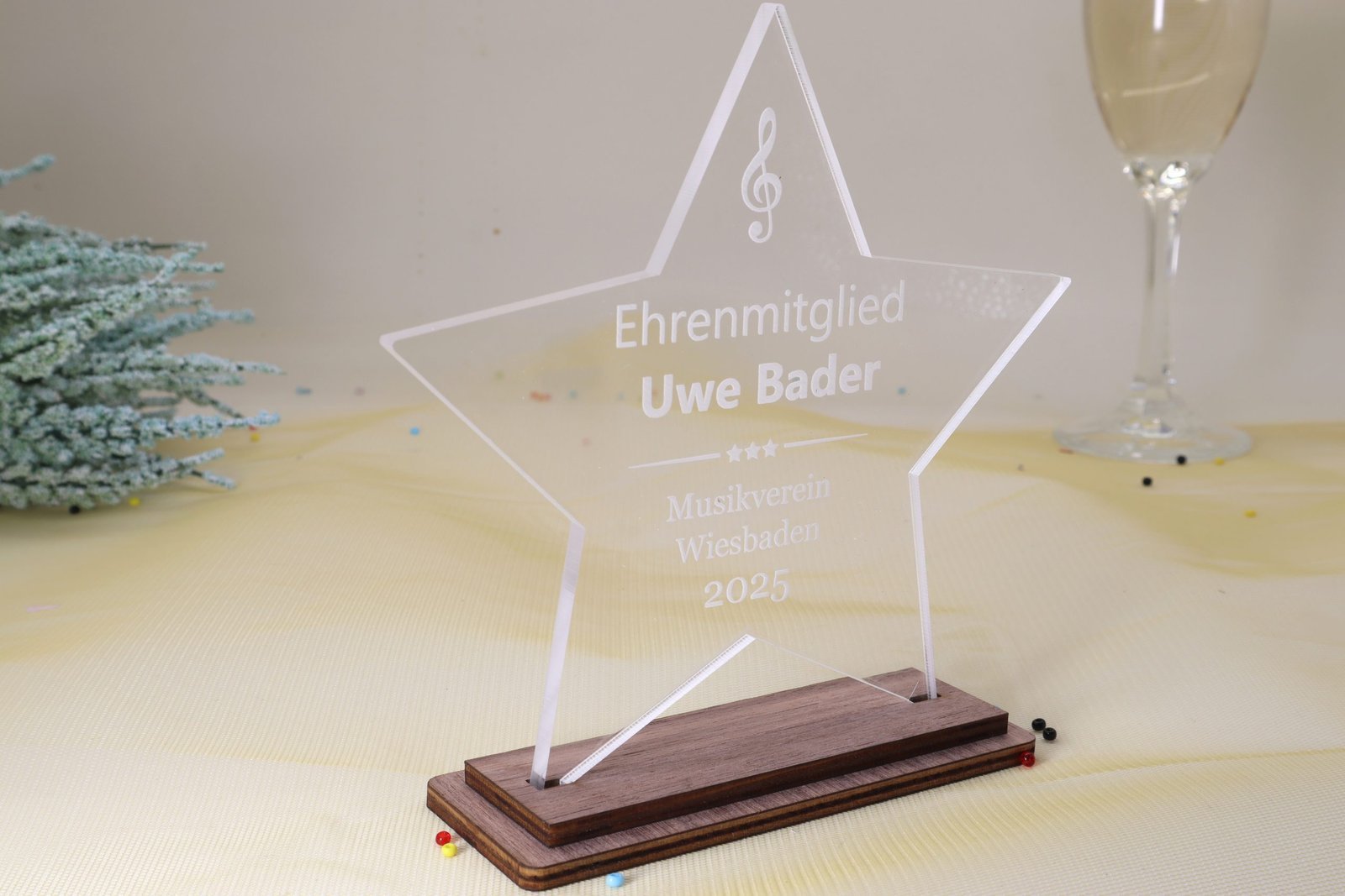 IMG_8788-scaled-1.jpg Award personalisiert edle Trophäe Award Stern Acrylglas 5 mm - eigener Text Pokal – Bild 1