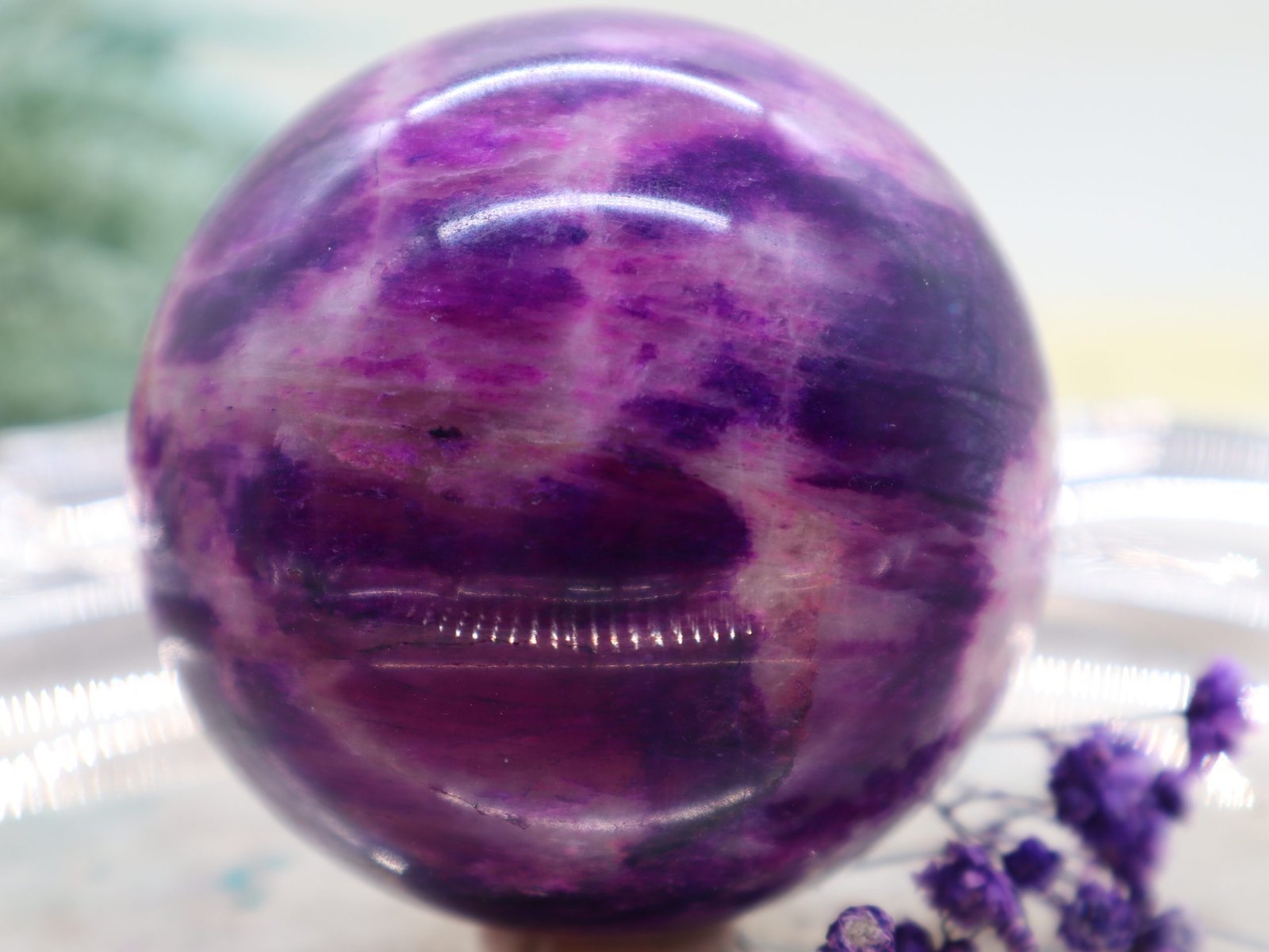 IMG_8966-scaled-1.jpg GROSSE LILA MONDSTEIN EDELSTEINKUGEL 69 mm - hohe Qualität in Hochglanz – Bild 1