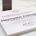 Massive Ehren Trophäe, personalisierter eigener Text oder Logo, massiv Pappelholz Holz