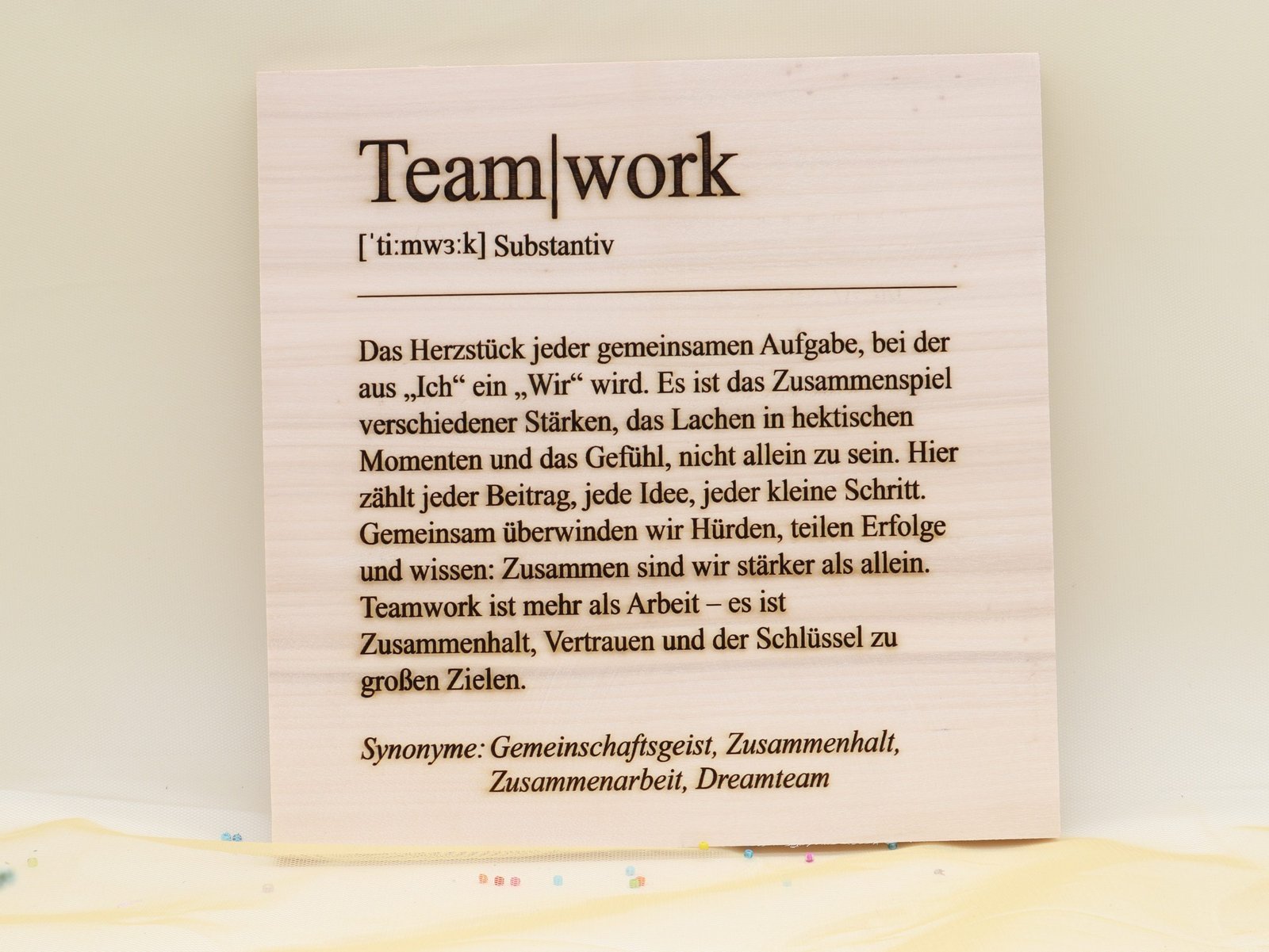 IMG_9105-scaled-1.jpg Büro Deko | TEAMWORK Holzbild | Massiv Holz | Büro Einrichtung | Firmen Deko – Bild 1