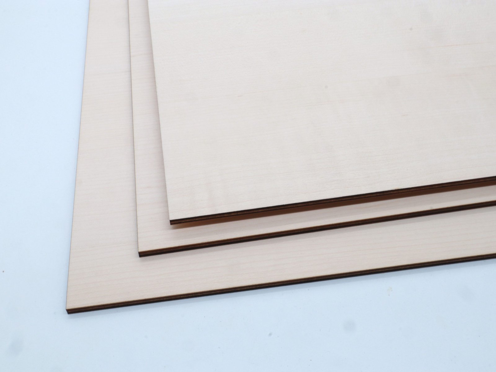 IMG_9276-scaled-1.jpg Lasersperrholz 5 mm aus edlem Ahorn – Bild 1