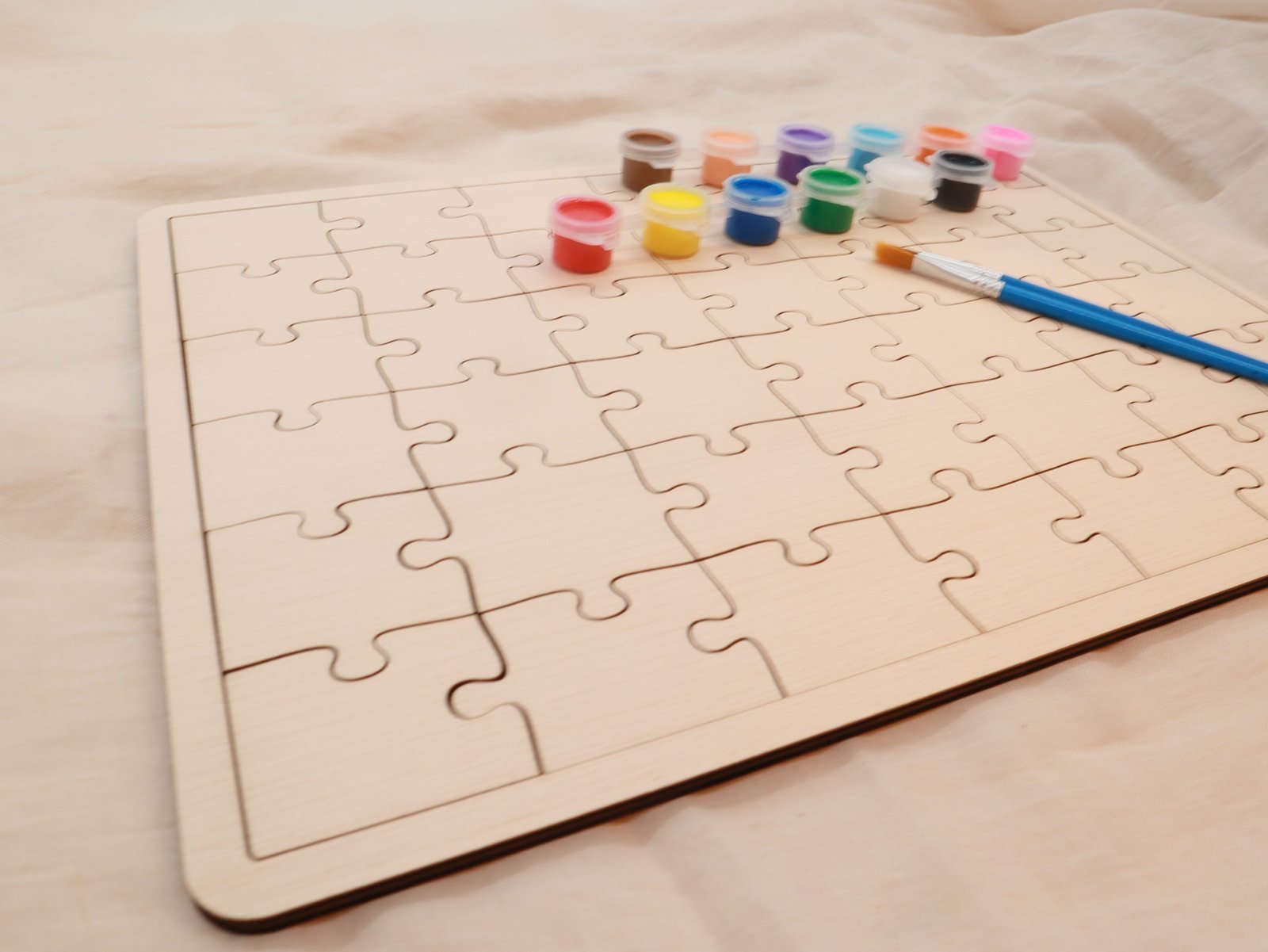 IMG_9367-scaled-1.jpg Holzpuzzle, unbehandeltes blanko Puzzle zum selbst bemalen, rohe Puzzle Teile, mit Farben und Pinsel, 42 Teile ab 3+ Plus – Bild 1