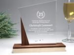 Repräsentativer Award, Trophäe, Auszeichnung aus Acrylglas und Nussbaum – Bild 2
