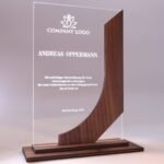 Personalisierter Award, Pokal und Trophäe, Acrylglas und Nussbaum – Bild 5