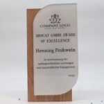 Personalisierter Pokal und Trophäe, massives Eichenholz und Acryl Plakette – Bild 3