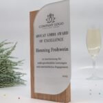 Personalisierter Pokal und Trophäe, massives Eichenholz und Acryl Plakette – Bild 5