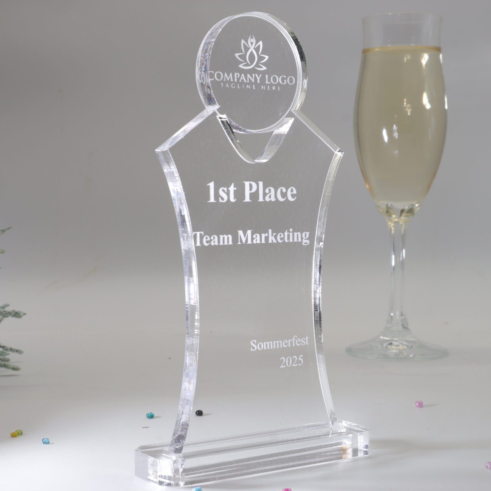 IMG_9909-scaled-1.jpg Hochwertige Auszeichnung, Personalisierter Kristall Acrylglas Pokal und Trophäe – Bild 1