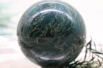 Grüne Jade Jaspis Kristallkugel Edelsteinkugel, 59mm – Bild 4