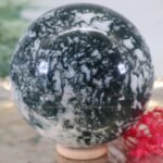 Dunkel Grüne Moosachat Edelsteinkugel, 79mm – Bild 3